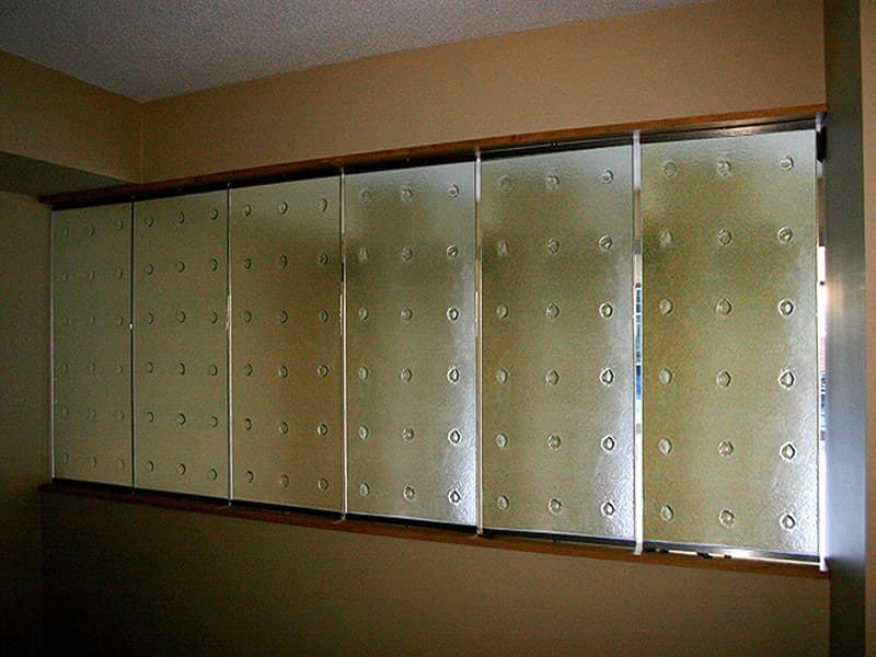 DECORATIVE TEXTURED GLASS WALL (DW13)