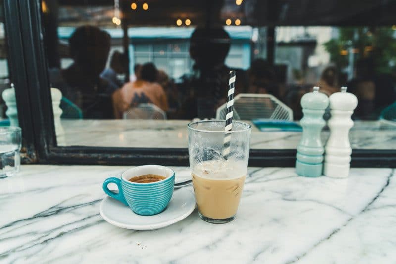 Glass Counters in Commercial Spaces: A Look at the Benefits