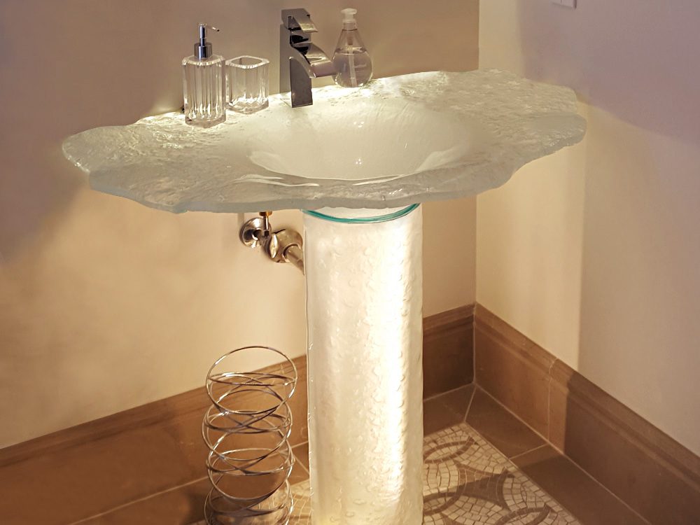 Pedestal sinks thumbnail