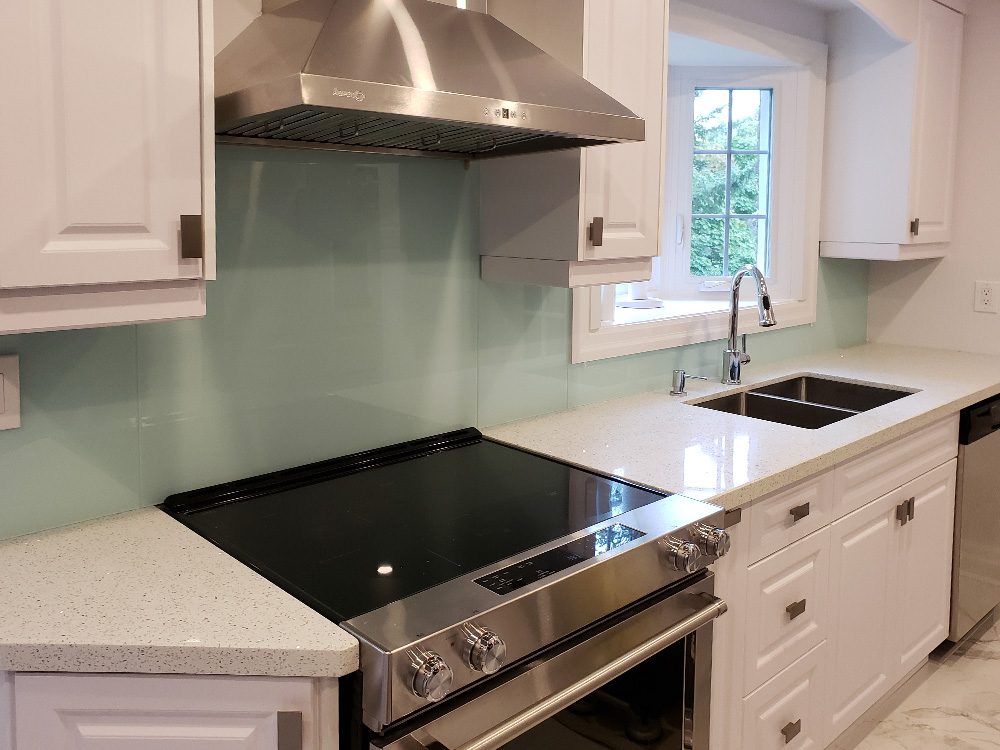Glass backsplash Jenny Thornhill1