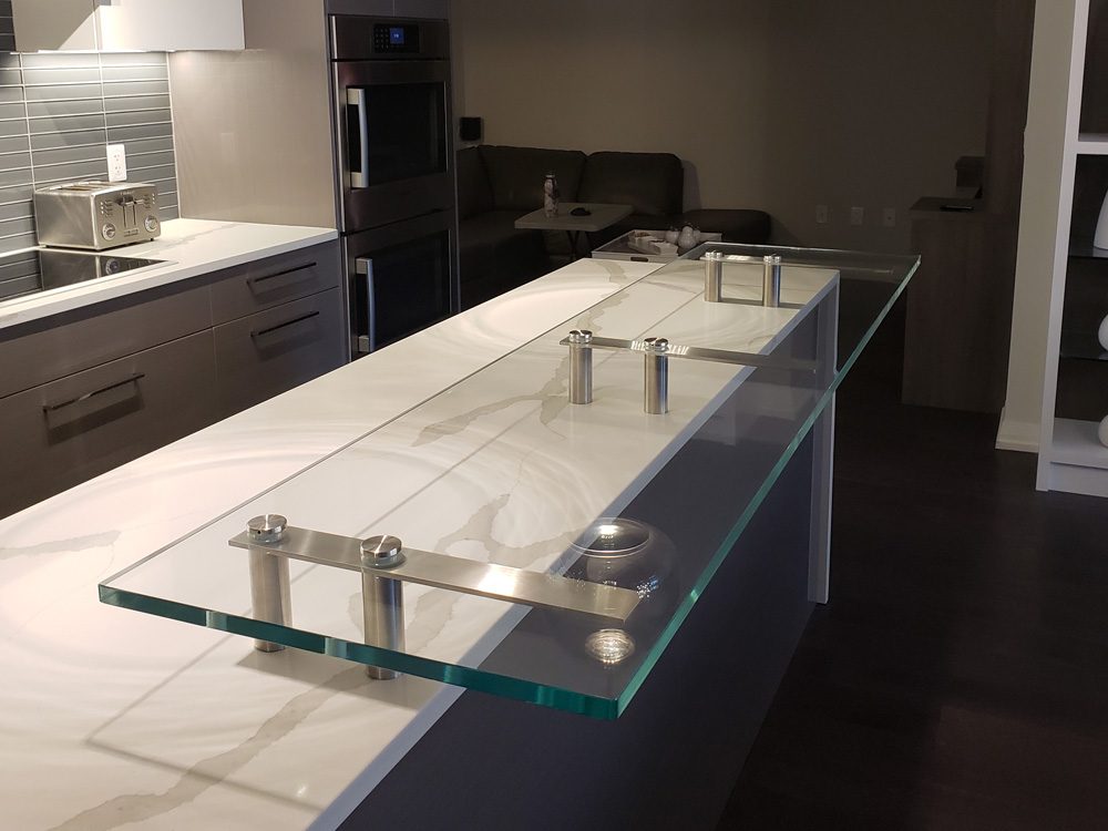 Raised glass bartop Rockford Group1