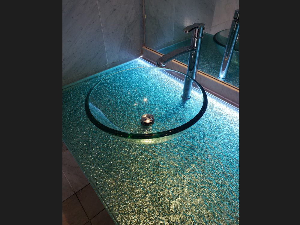 glass vessel sink