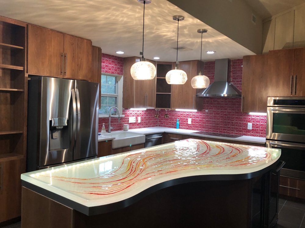 Glass island Erica Moon, Best Pairings for Glass Countertops in Luxury Kitchens: Cabinet Shades, Backsplashes and Flooring